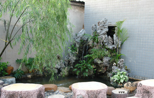 進(jìn)力液壓機工廠(chǎng)一角